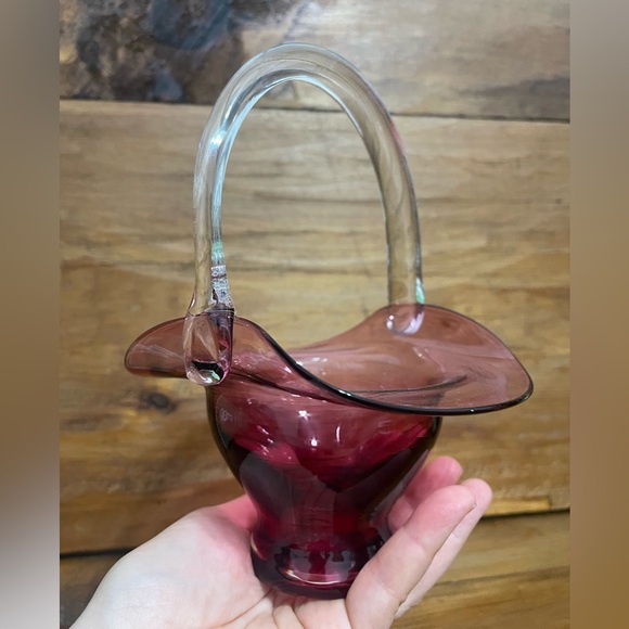Vintage Pilgrim cranberry glass basket clear handle - Picture 4 of 5